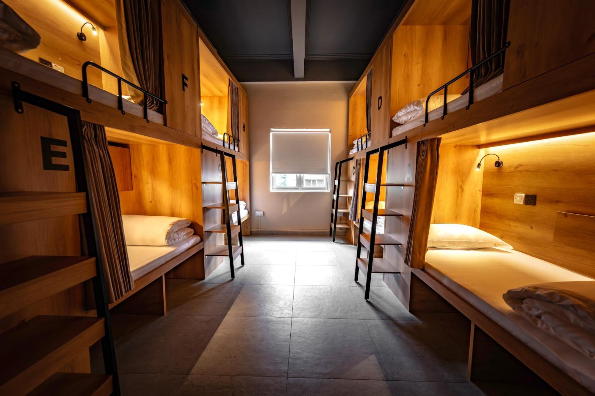 Gusti Hostel *