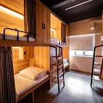 Gusti Bed & Breakfast Singapore
